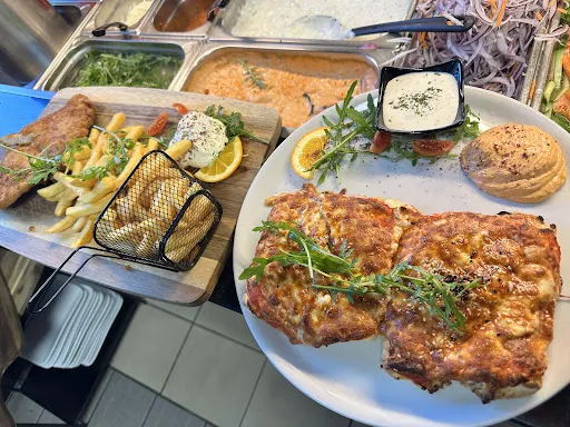 Halil's Kebabhaus&Pizzeria