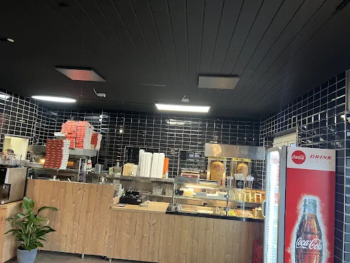 Halil's Kebabhaus&Pizzeria
