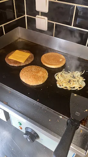 Ela Imbiss am HIT Markt