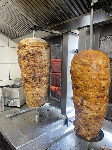 MOMO's Döner & Pizza