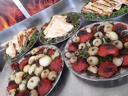 Aleppo Bus Holzkohlegrill - STREET FOOD